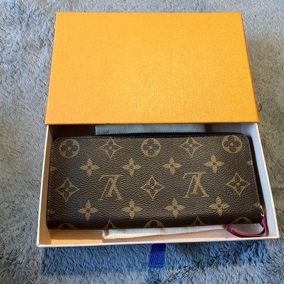 LV wallet - Picture 3 of 11